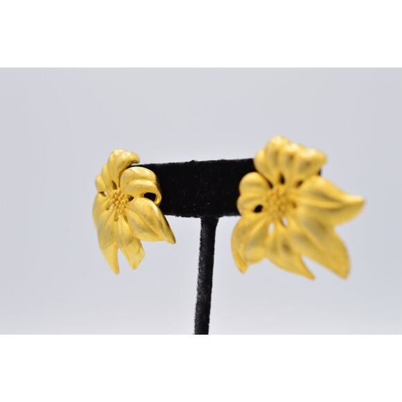 Givenchy Vintage Flower Earrings Brushed Gold Poinsettia Chunky Signed 80s BinAB - Picture 3 of 9